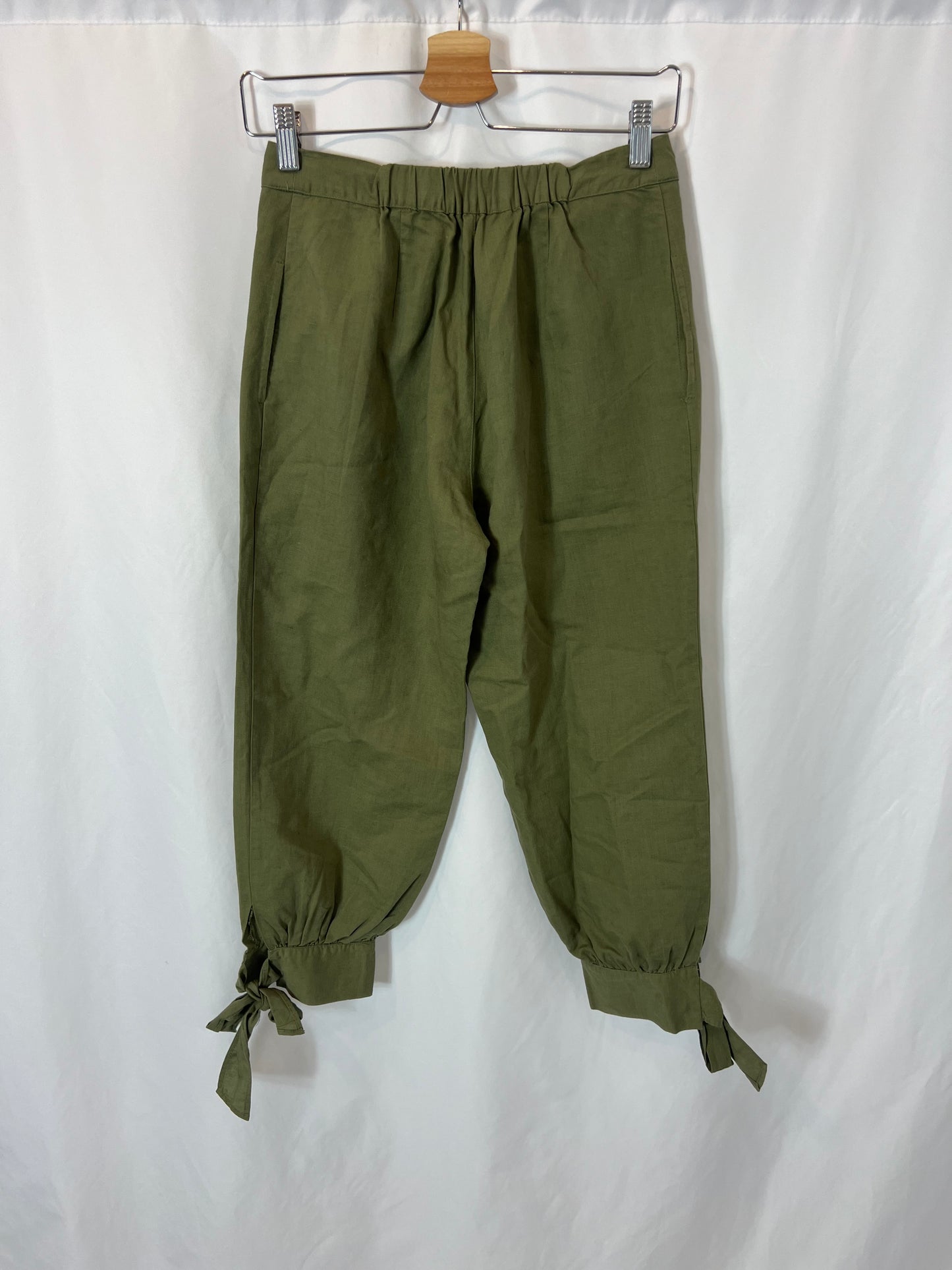 PIPA&CO. Pantalón verde caqui detalle tobillo. T 36