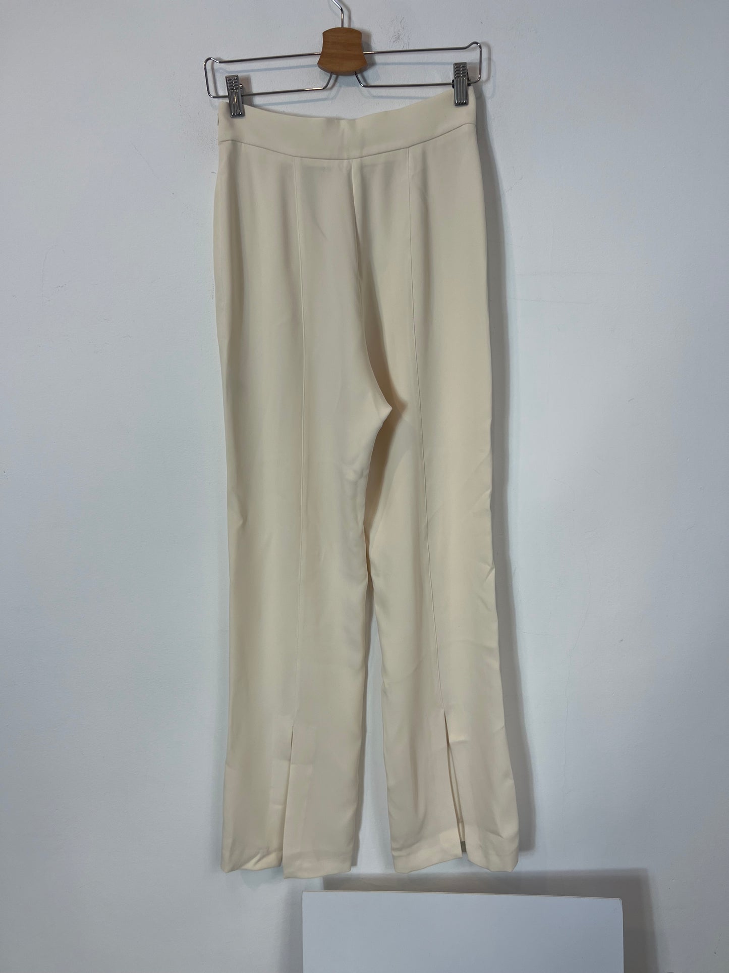 KAOA. Pantalón fluido beige T.36