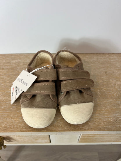 ZARA. Zapatillas textura beige velcros. T 25