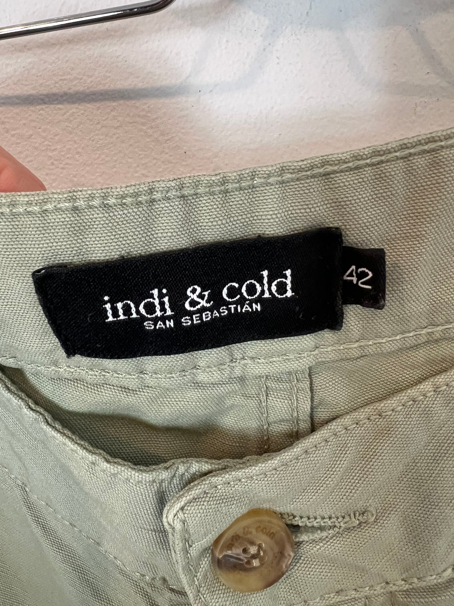 INDI & COLD. Pantalón culotte verde. T 42