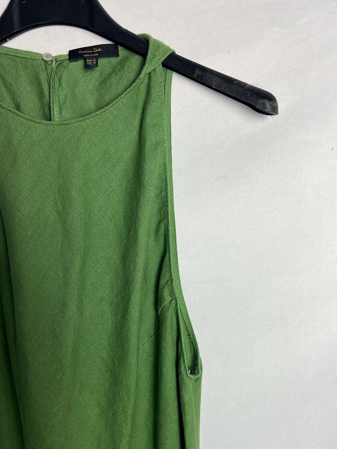 MASSIMO DUTTI. Vestido midi lino verde cuello halter. T M