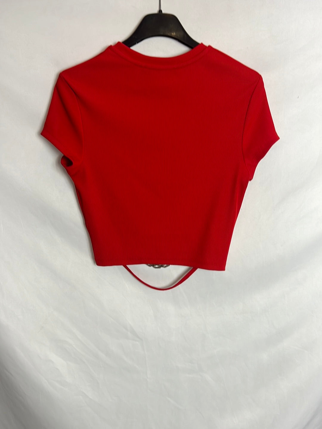 BERSHKA. Top rojo elástico cadena. T M