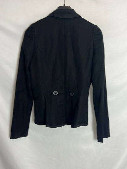 MANGO. Blazer negra detalle hombros. T 36