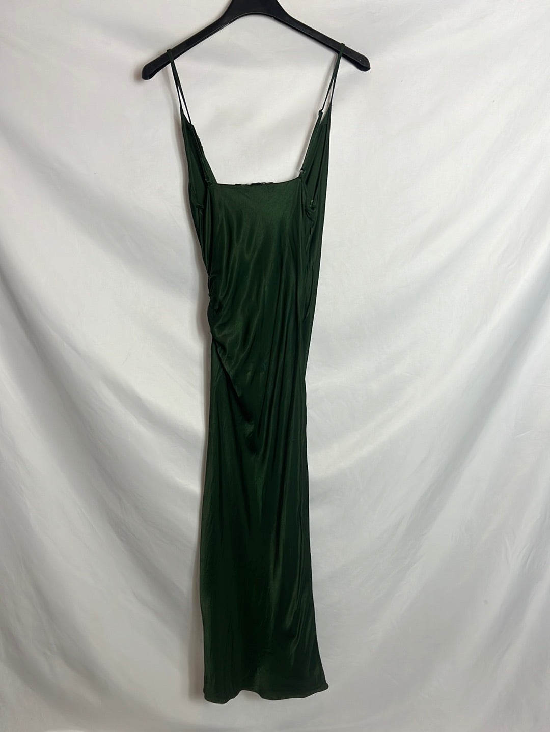 ZARA. Vestido midi verde satinado. T XS