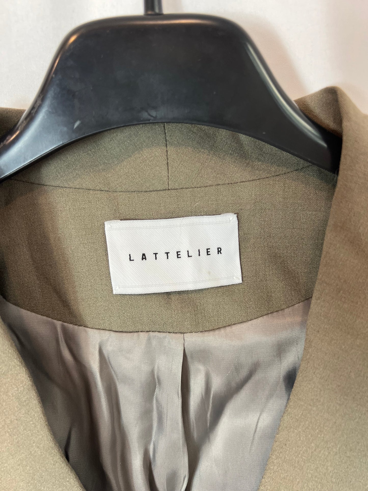 LATTELIER. Blazer verde corta T.s