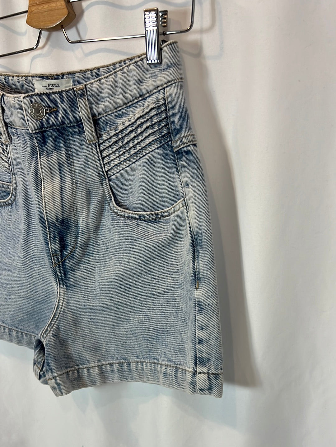 ISABEL MARANT. Shorts denim efecto desgastado  T.36