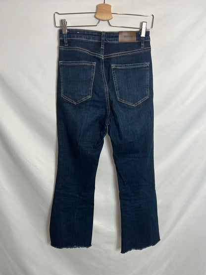 STRADIVARIUS . Denim elástico ligeramente acampanado . T 36