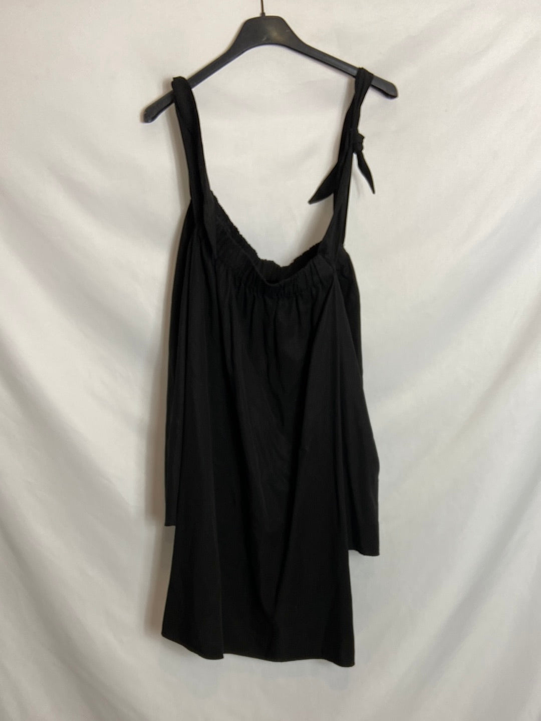 ZARA. Vestido mini negro T.l