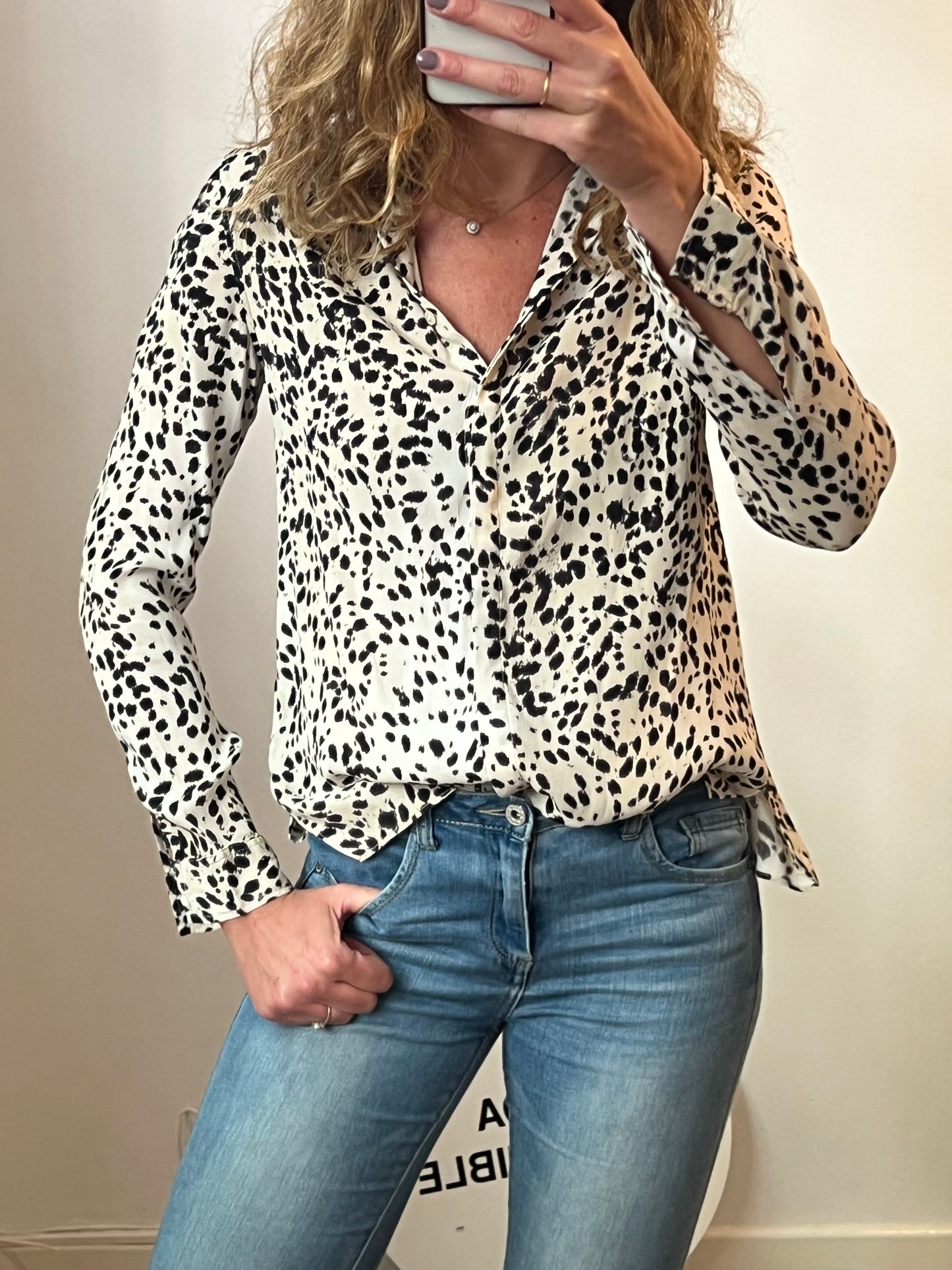 MASSIMO DUTTI. Camisa animal print fluida. T 38