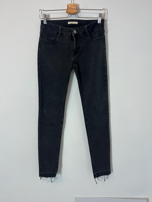 MAJE. Denim pitillo negro. T 38