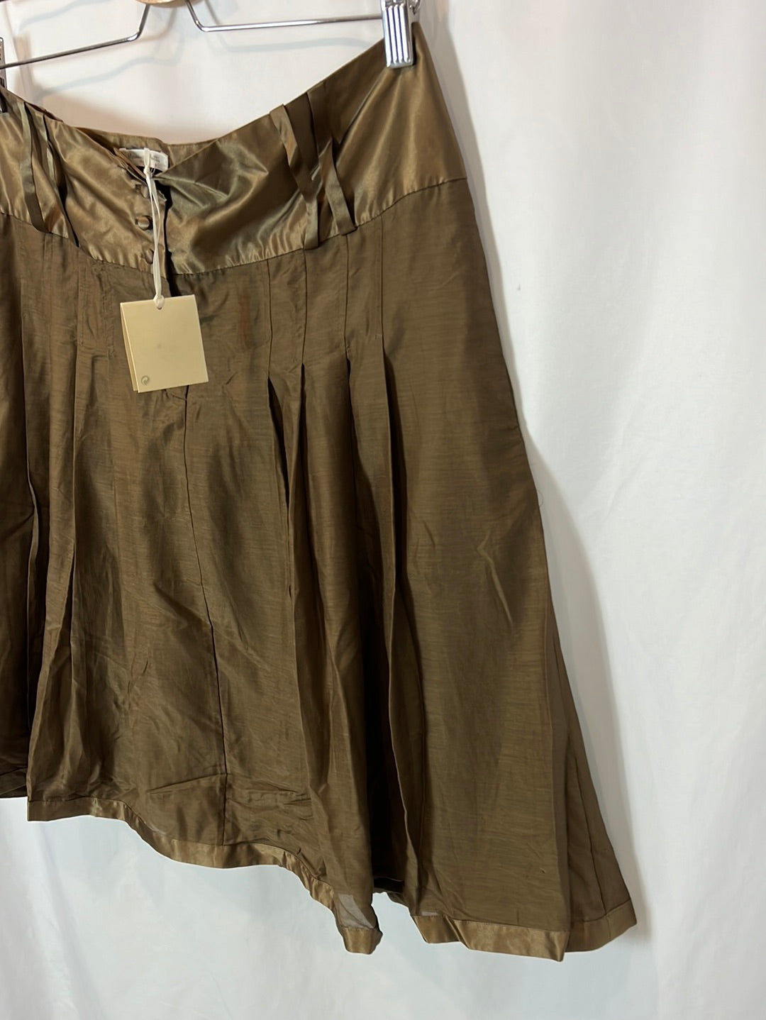 MASSIMO DUTTI. Falda verde seda T.40