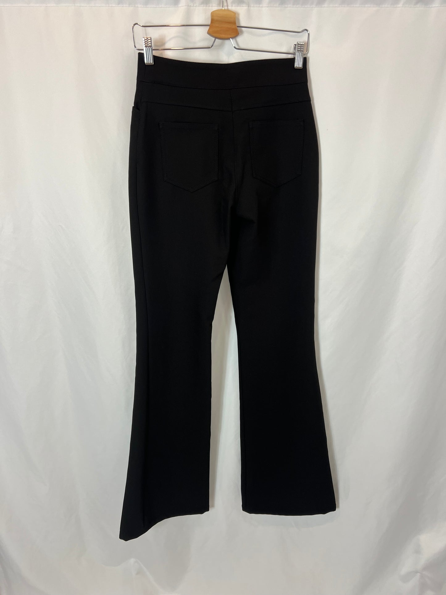 ZARA. Pantalón negro pinza detalle abalorios. T XS