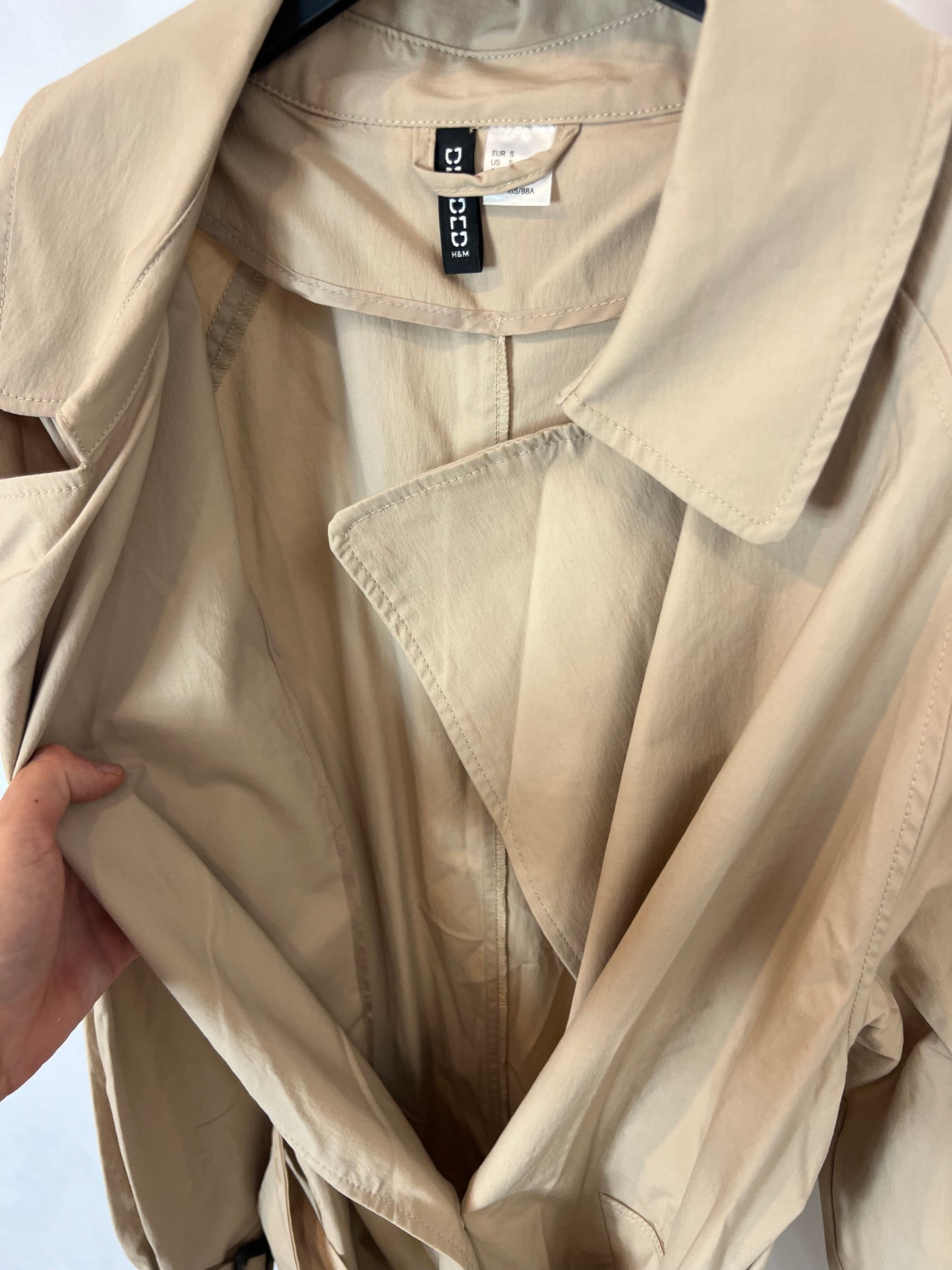 H&M. Gabardina larga beige. T S