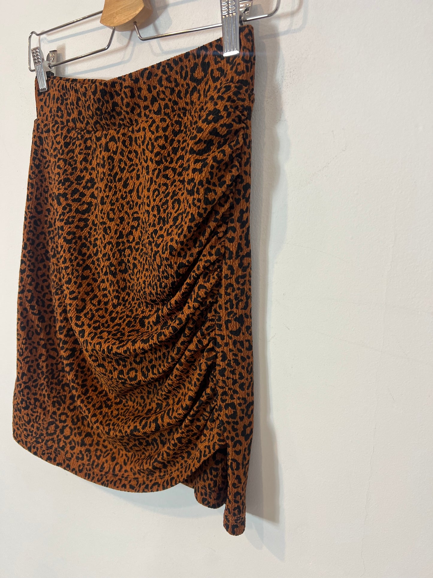 STRADIVARIUS . Falda corta animal print elástica . T M