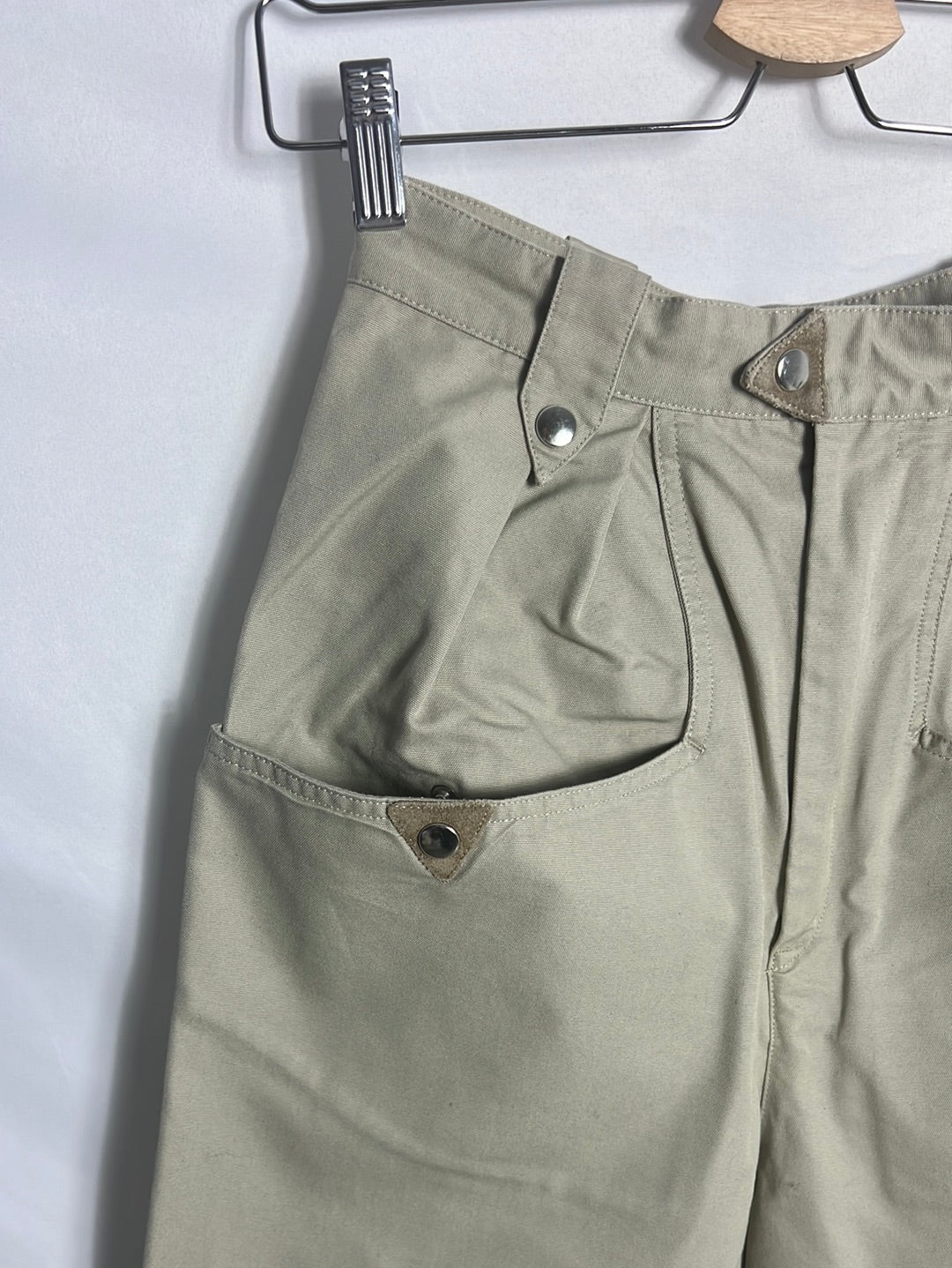 ISABEL MARANT ETOILE. Pantalón verde detalles tachuelas. T 34