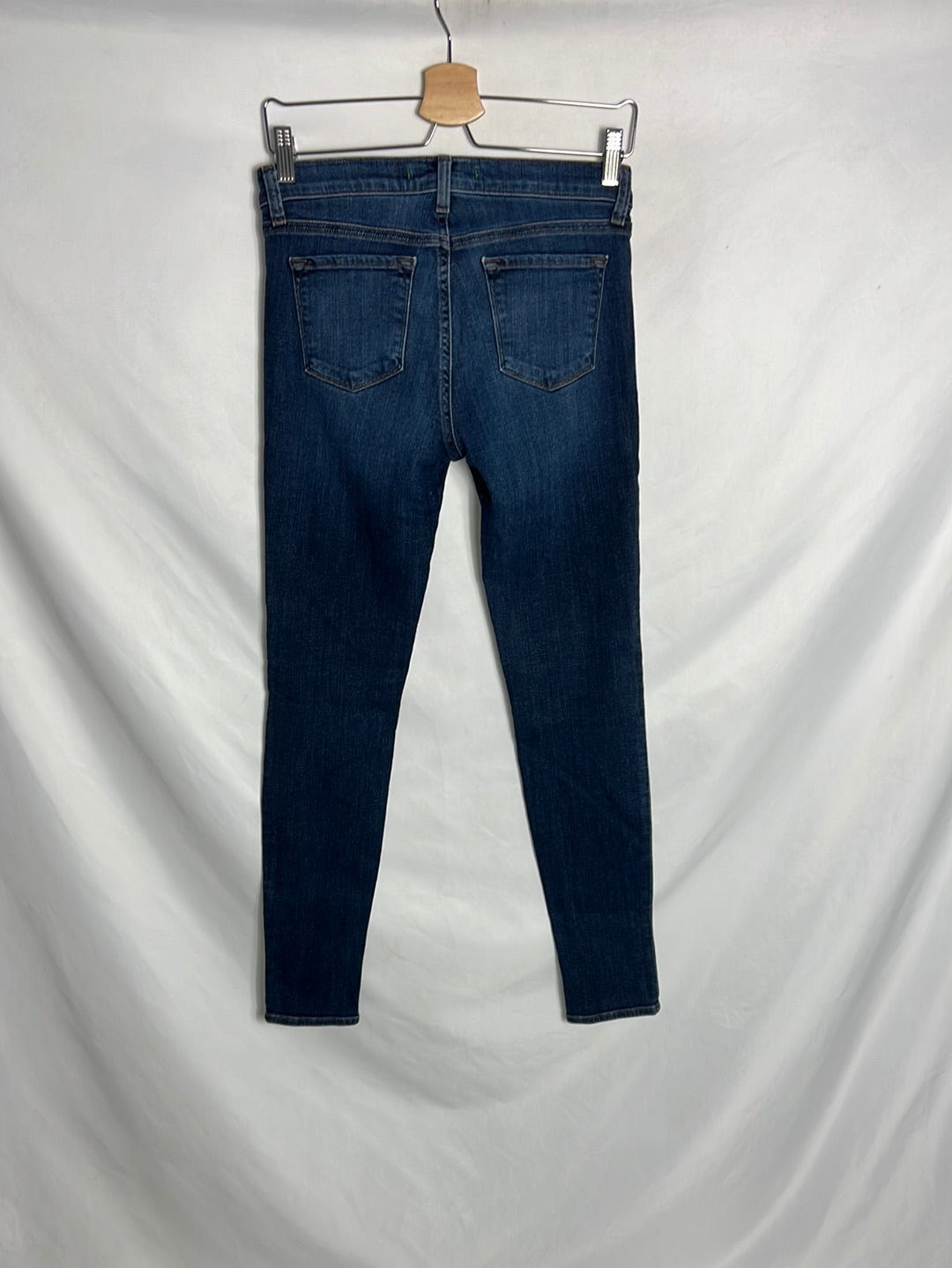 J BRAND. Denim pitillo elastico oscuro. T 27 (36)