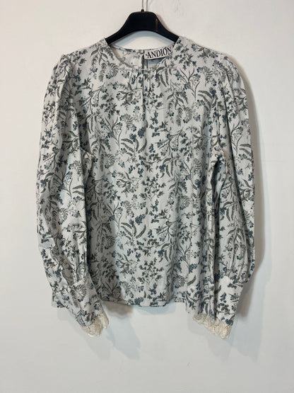 ANDION. Blusa blanca flores grises T.s/m