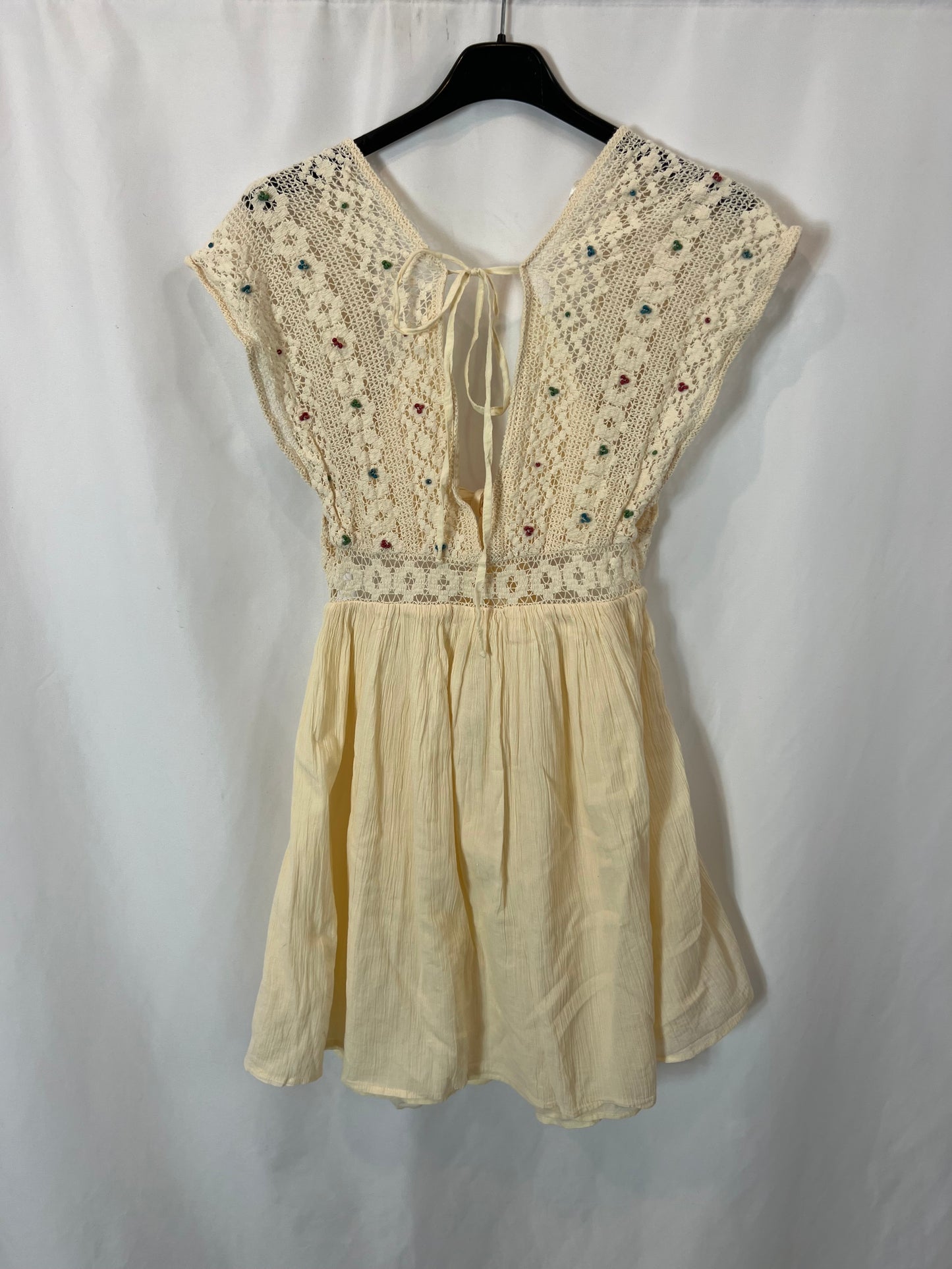 ZARA. Vestido beige escote croché T.s