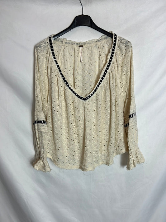 FREE PEOPLE. Blusa troquelada  beige. T XS