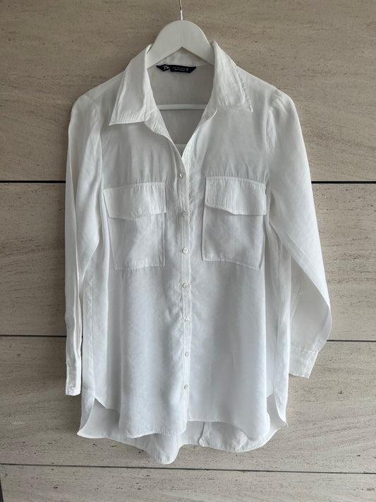 ZARA. Blusa blanca textura bolsillos. T M