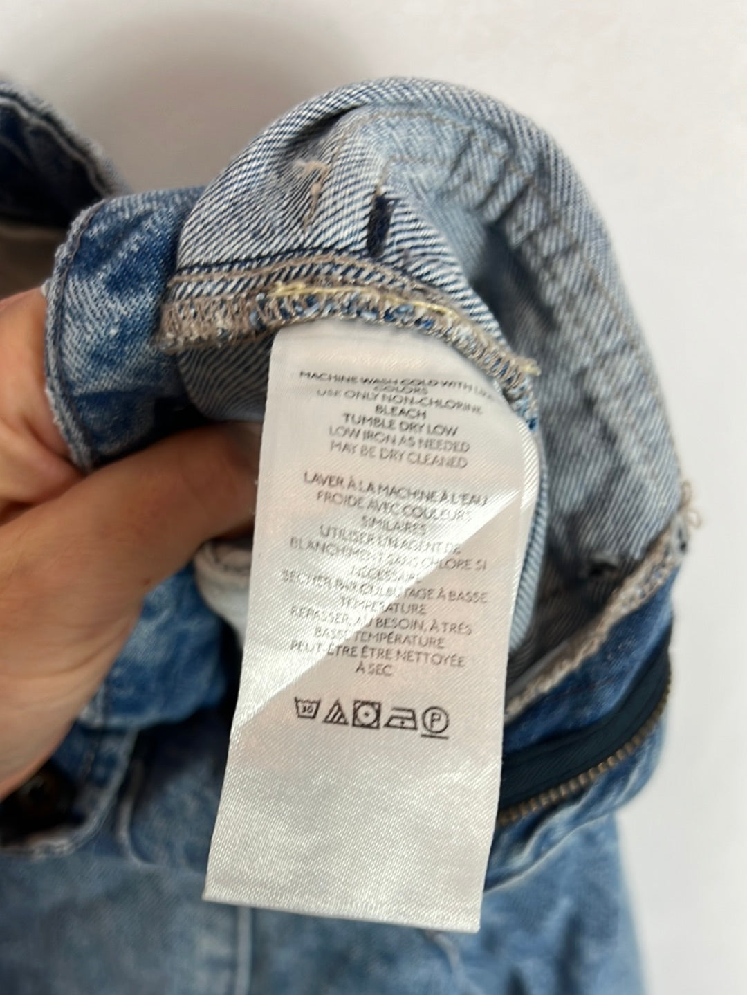 FREE PEOPLE. Denim fluido efecto desgastado. T 25 (36)