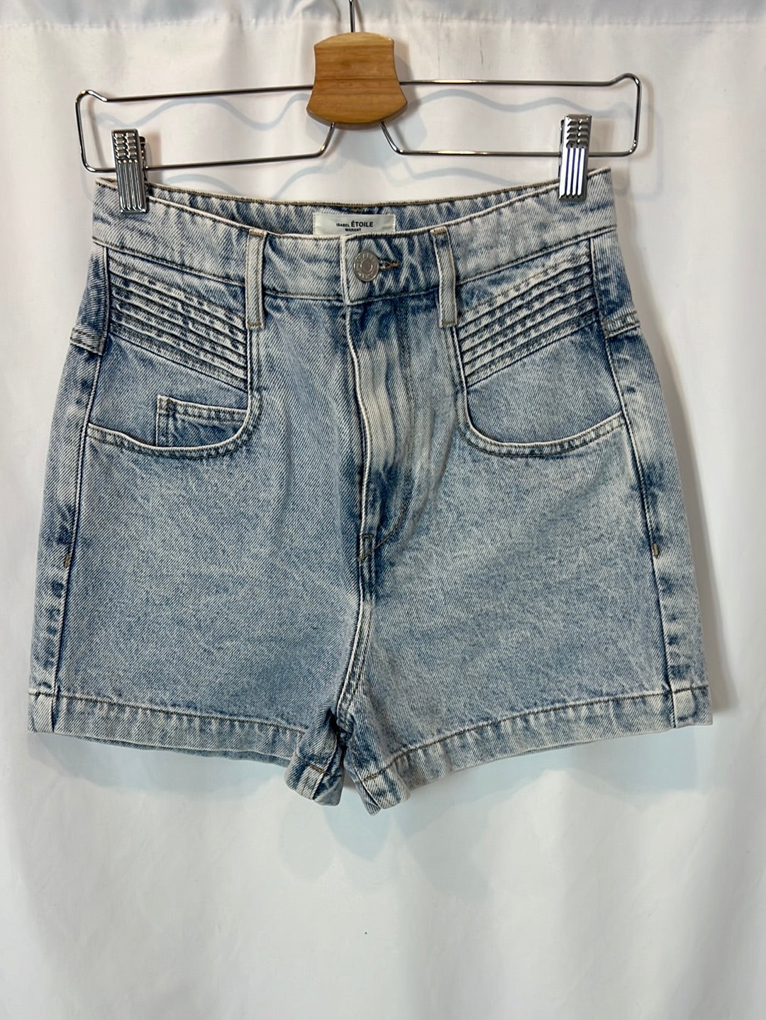 ISABEL MARANT. Shorts denim efecto desgastado  T.36