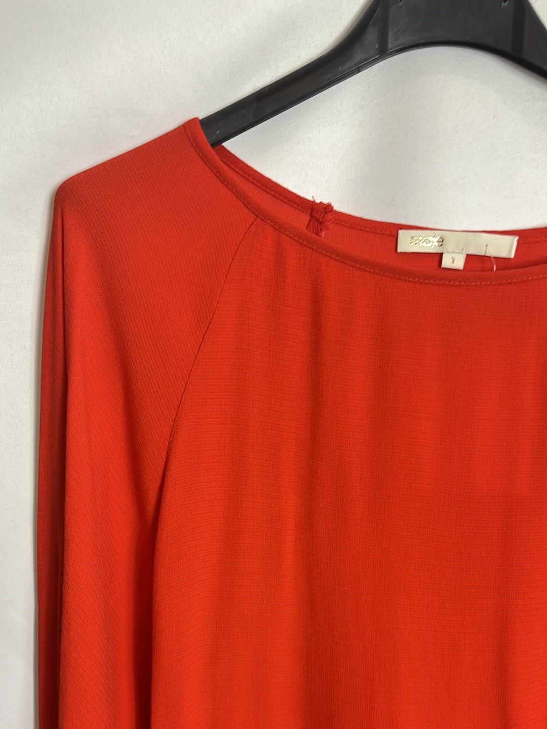 MAJE. Blusa roja fluida detalle puños. T 1 (S)