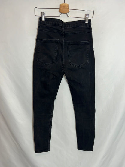 ZARA. Pantalón  negro botones T.36