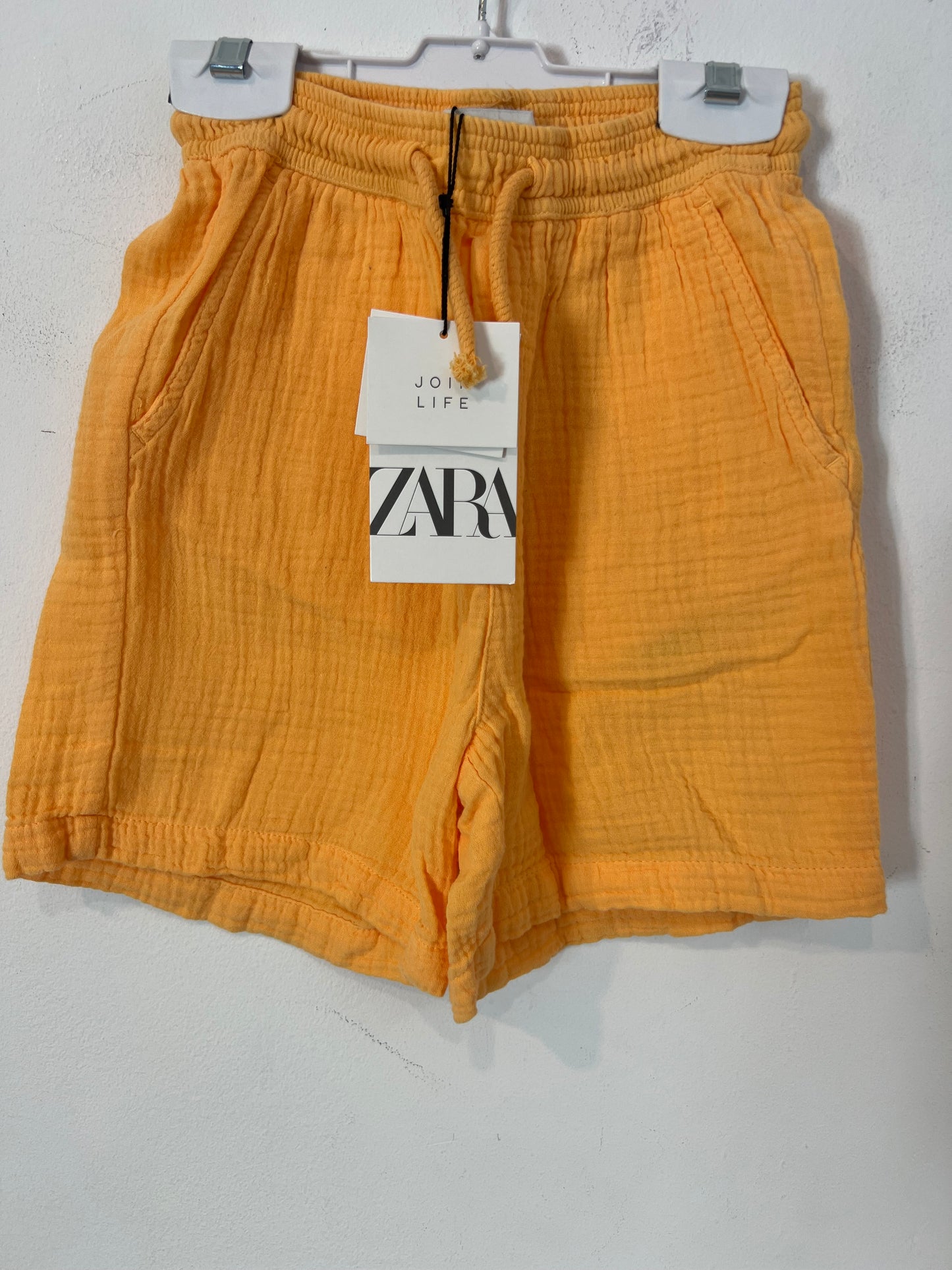 ZARA. Bermuda melocotón textura. T 6 años