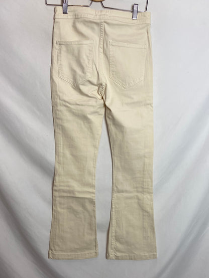 BERSHKA. Pantalón denim campana beige  T.38