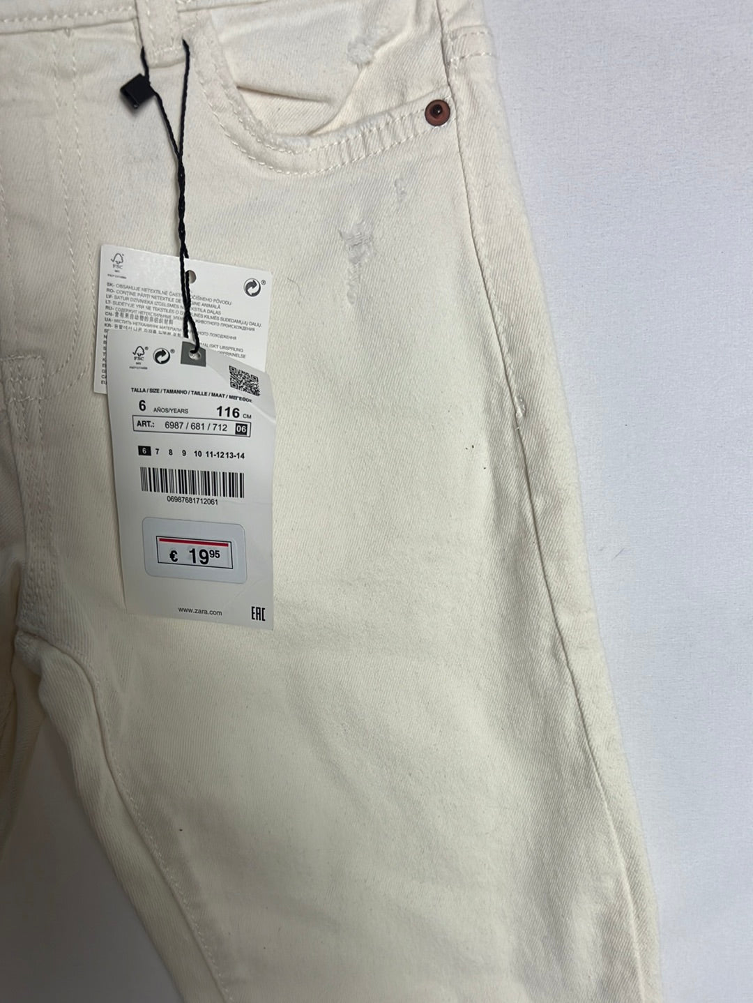 ZARA. Pantalón denim blanco roto  T 6 años