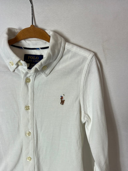 RALPH LAUREN. Polo blanco abotonado. T 2 años