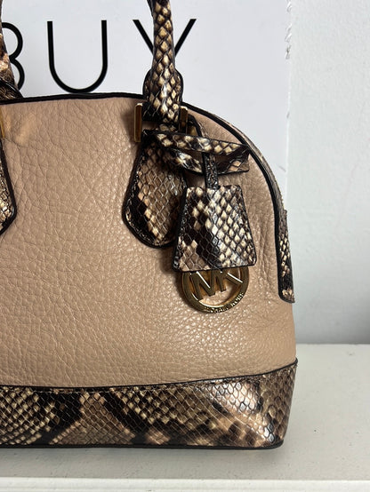 MICHAEL KORS. Bolso piel doble textura