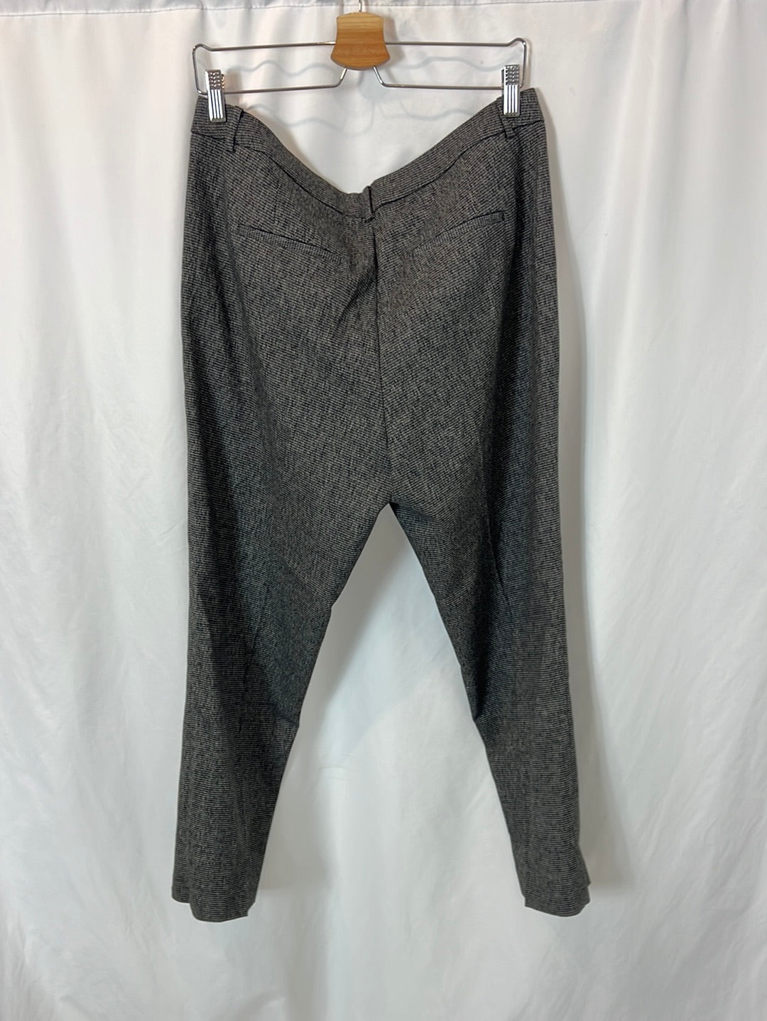 MANGO. pantalón gris jaspeado. T 46