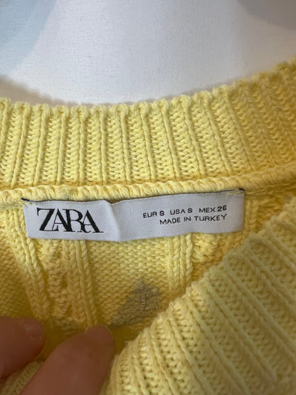 ZARA. Top amarillo bordados T.s