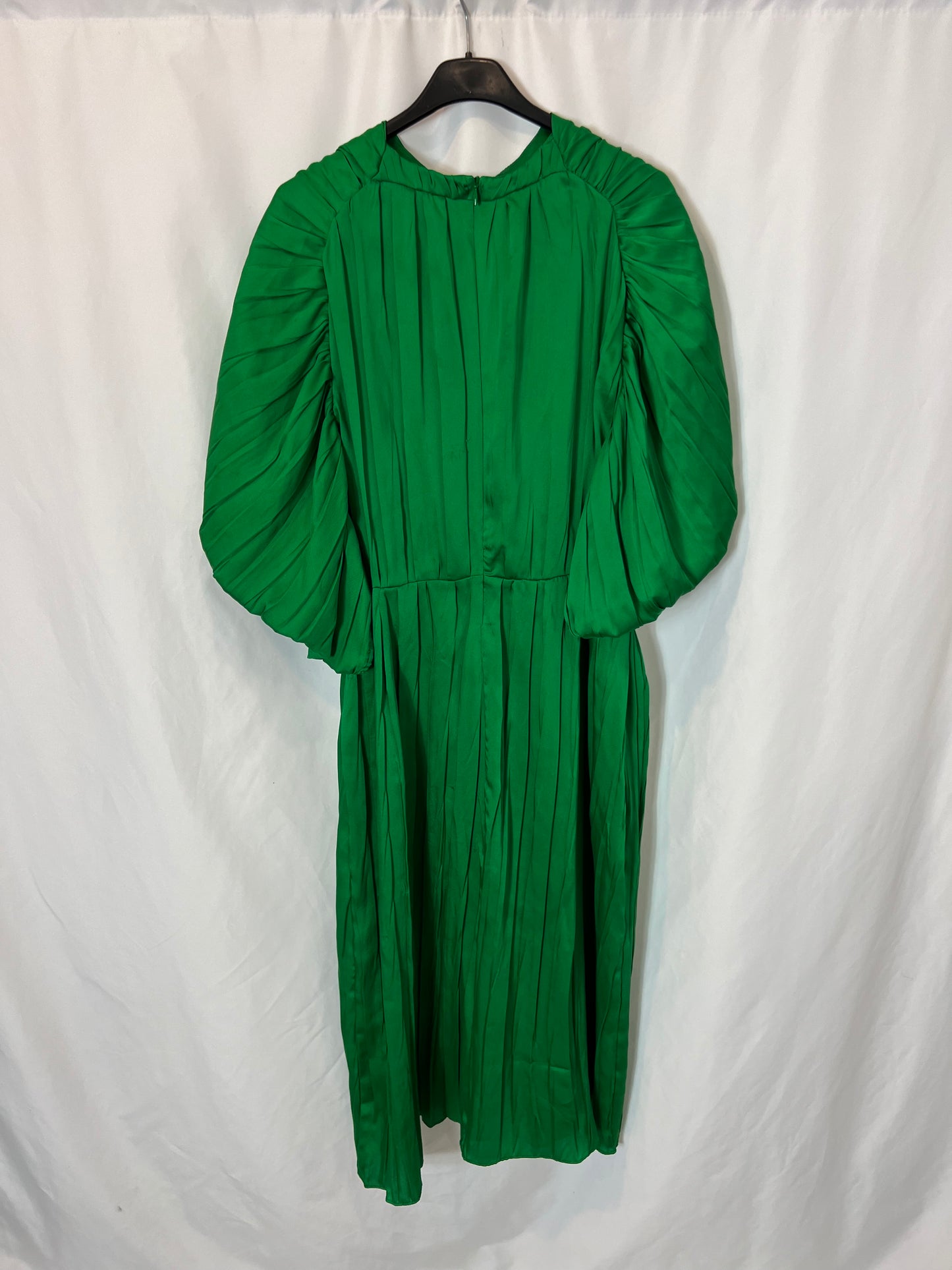 ZARA. Vestido midi verde plisado T.m