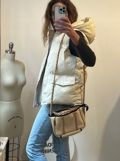 VANYLU. Bolso doble asa pequeño beige