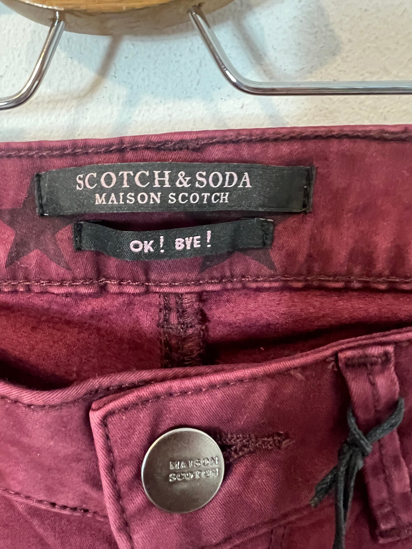 SCOTCH & SODA. Denim pitillo burdeos. T 36