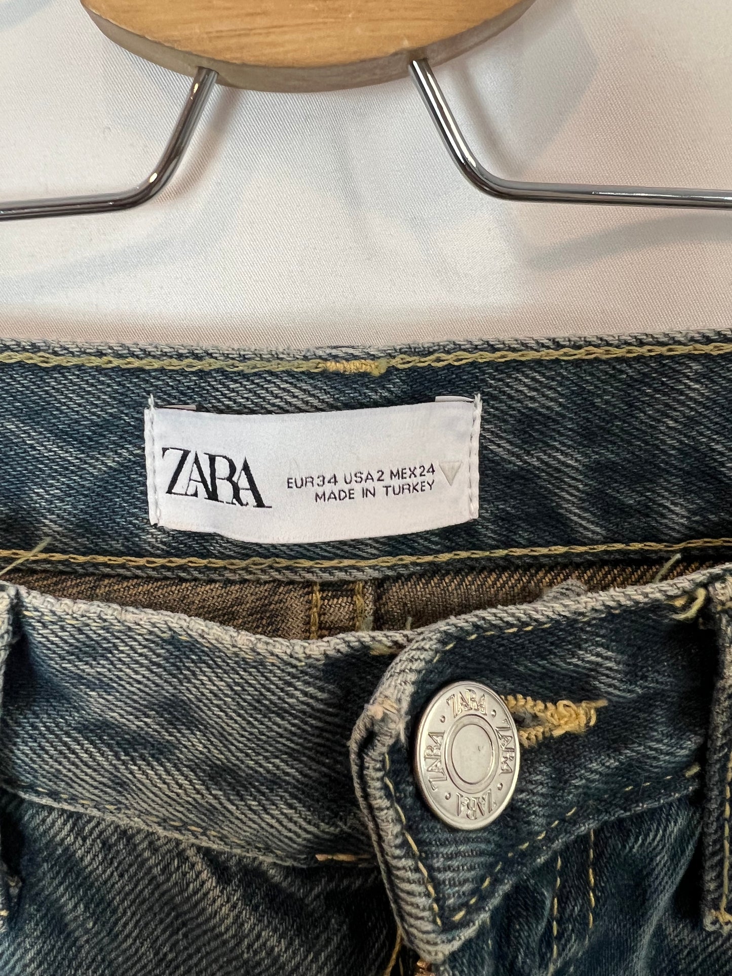 ZARA. Denim pata ancha efecto desgastado. T 34