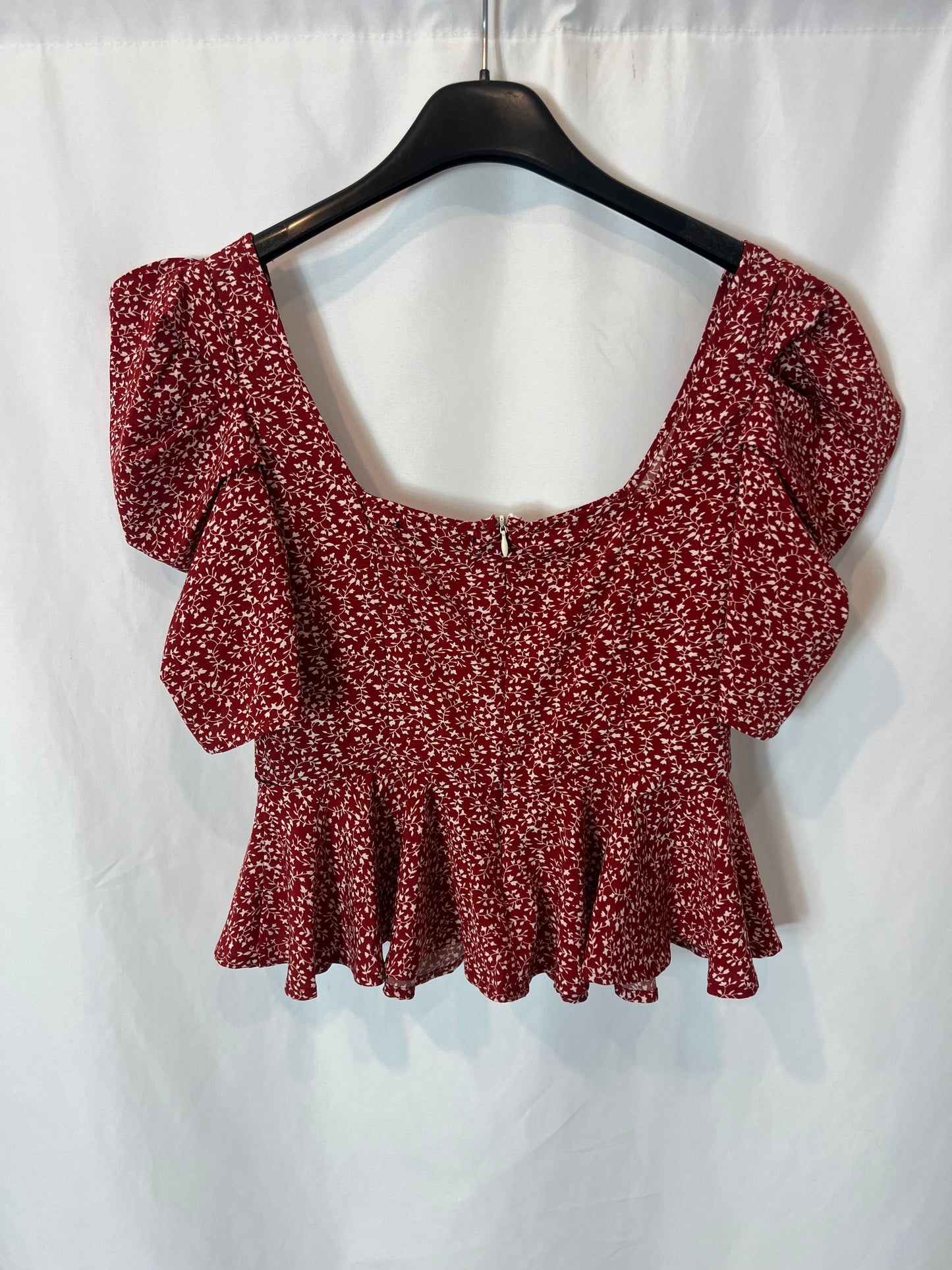 SHEIN. Top rojo flores mini. T S