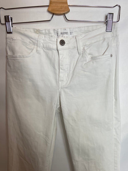 MANGO. Pantalón denim blanco T.34