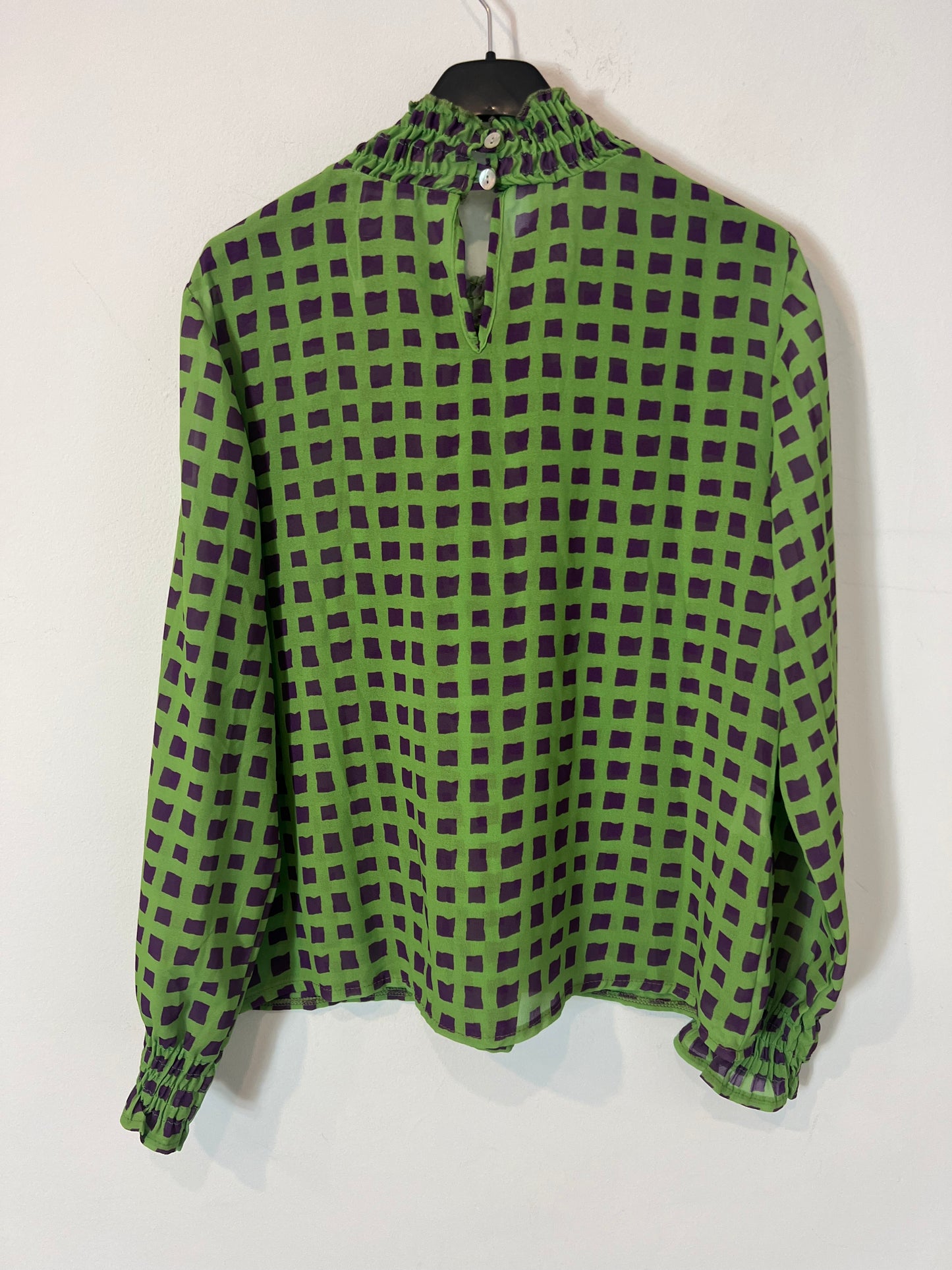 MONISQUI. Blusa verde cuadros morados T.m