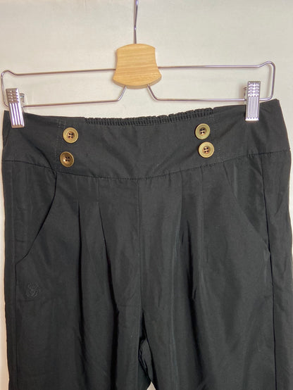 BERSHKA. Pantalón fluido negro botones T.M