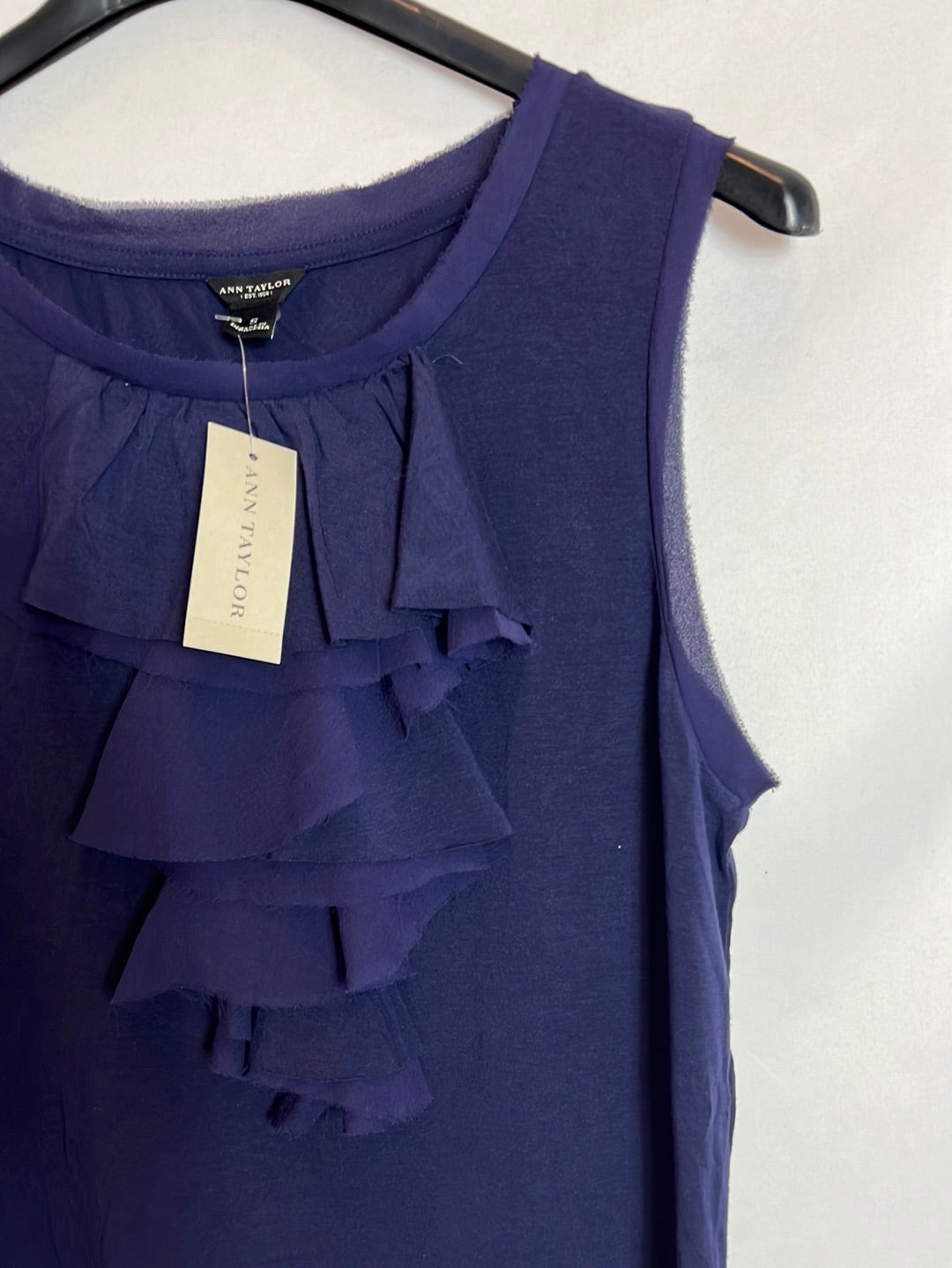 ANN TAYLOR. Top azul morado  volantes. T S