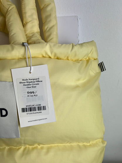 MADS NØRGAARD. Bolso acolchado amarillo claro