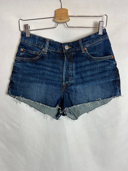 H&M. Shorts denim oscuro T.38