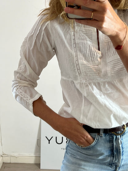 OTRAS. Blusa blanca detalle escote. T M