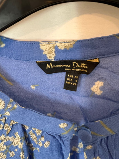 MASSIMO DUTTI. Top fluido estampado azul. T 38