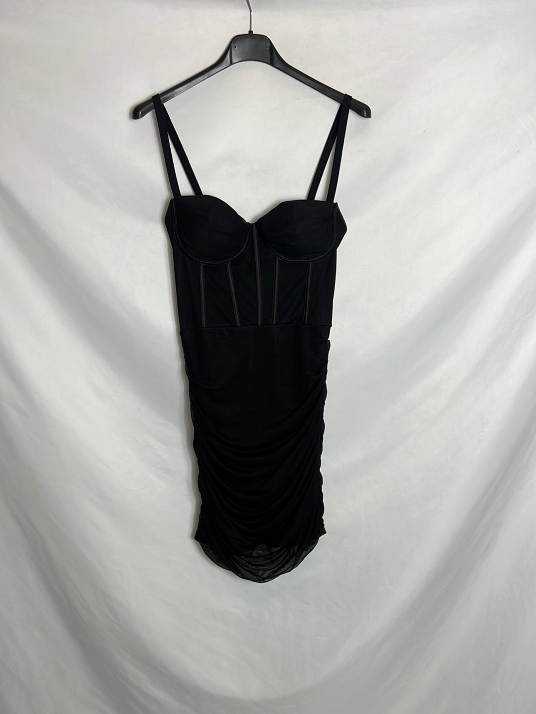 OTRAS. Vestido corto negro entallado. T M