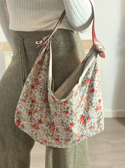 MIYAKO. Bolso flores asa piel